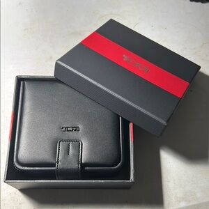 TUMI Black Leather Men's Wallet